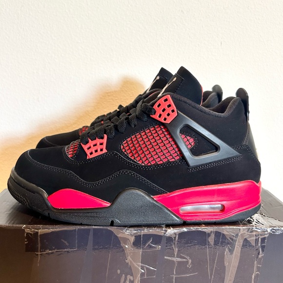 Jordan 4 Retro Red Thunder size 9 CT8527-016 2022 VNDS - Picture 2 of 9
